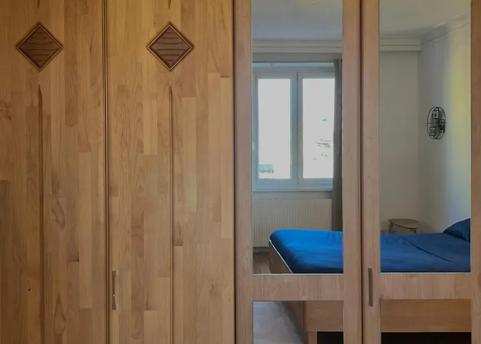 , Near U1 Metro , Big And Cozy Apartman