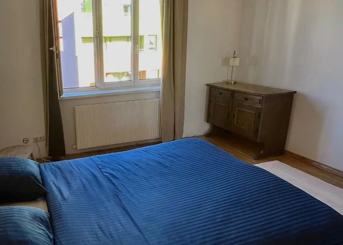 , Near U1 Metro , Big And Cozy Apartman