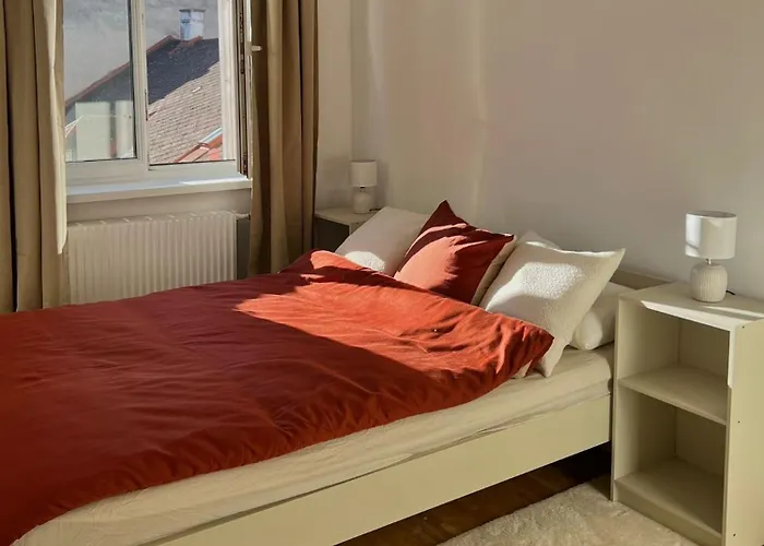 Apartman , Near U1 Metro , Big And Cozy *