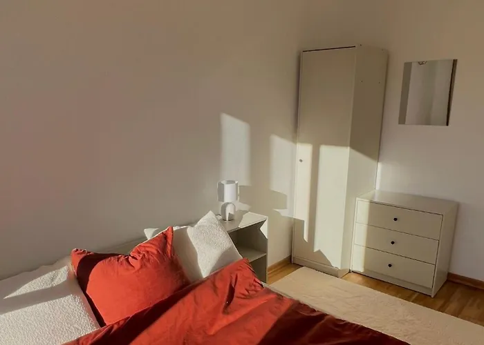 , Near U1 Metro , Big And Cozy Apartman