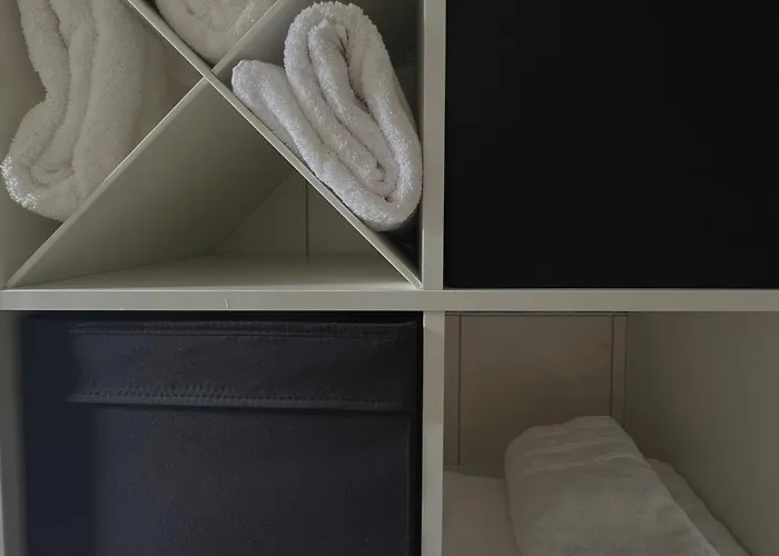 Apartman , Near U1 Metro , Big And Cozy